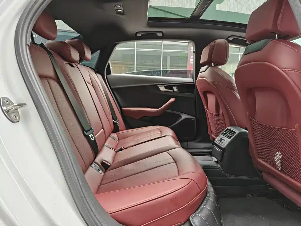 Audi Audi A4L 2024 40 TFSI Luxury Dynamic Model 2025 - thumbnail 13