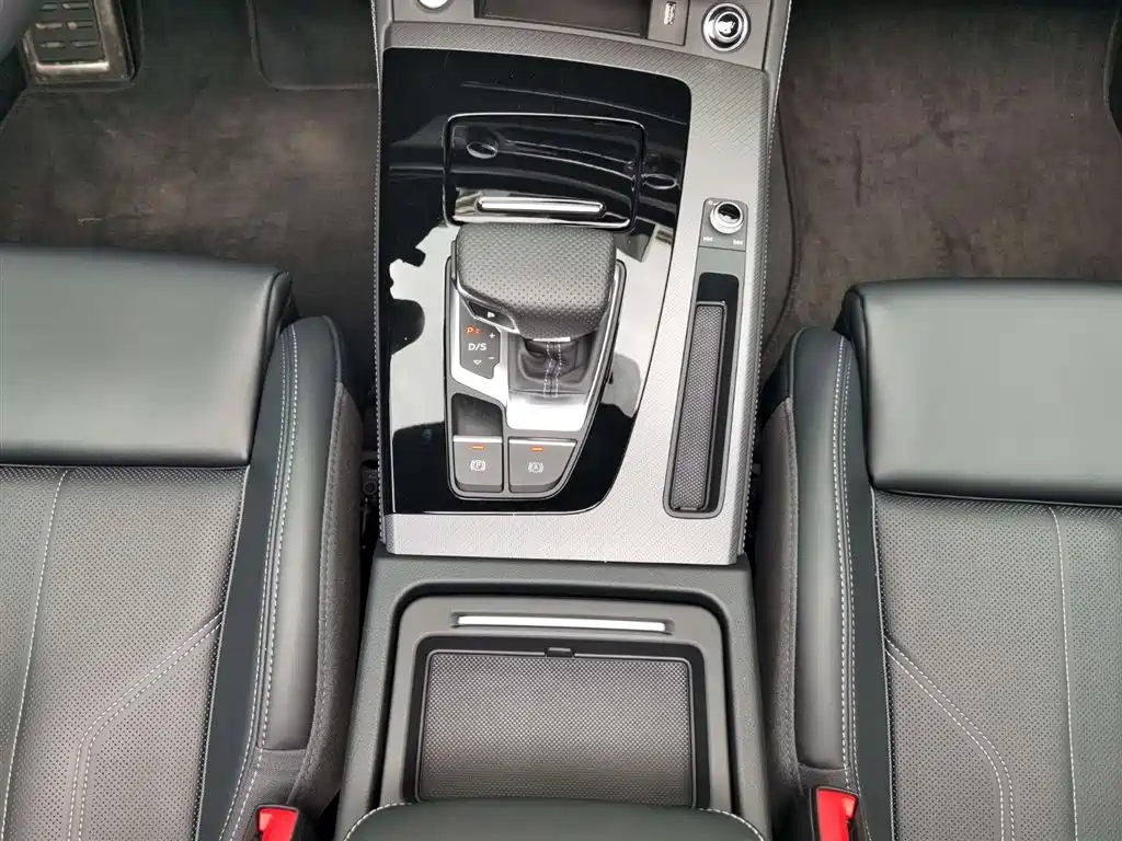 Audi Audi Q5L 2025 45th Anniversary Edition 40 TFSI Luxury Dynamic Model 2025 - thumbnail 16