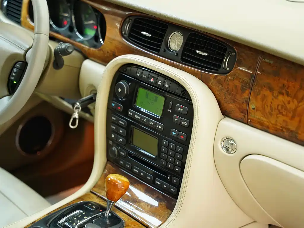 Jaguar Jaguar XJ 2004 XJ8 4.2 2008 - thumbnail 16