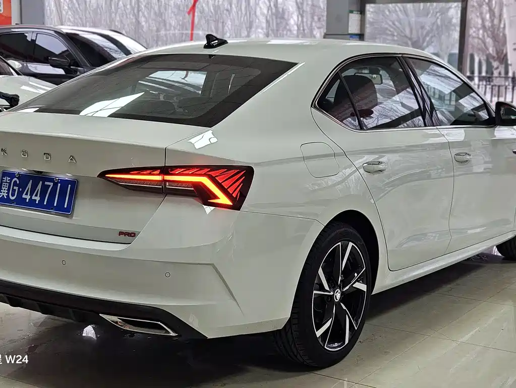 Škoda Octavia 2024 PRO TSI280 Premium Edition 2023 - thumbnail 5