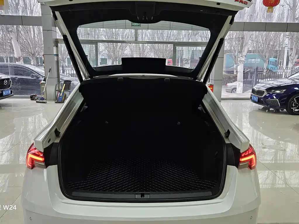 Škoda Octavia 2024 PRO TSI280 Premium Edition 2023 - thumbnail 11