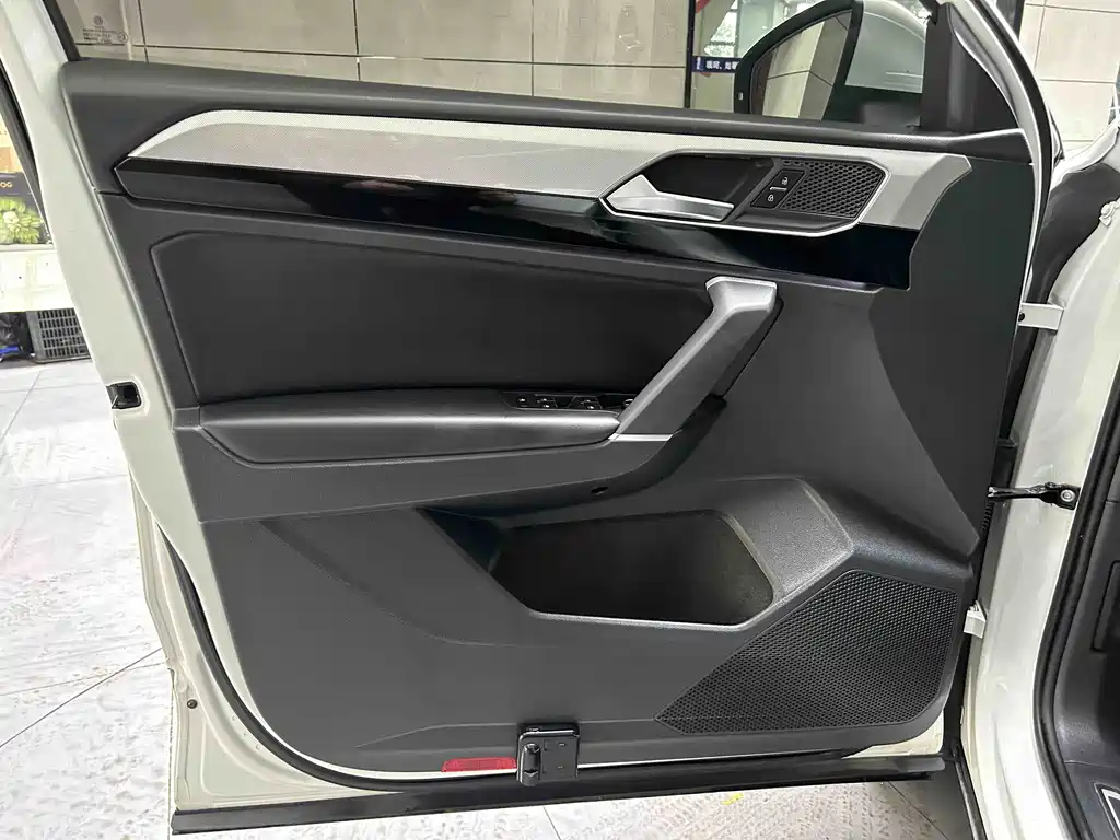 Volkswagen Tayron 2019 330TSI 2WD Luxury Model国VI 2020 - thumbnail 8