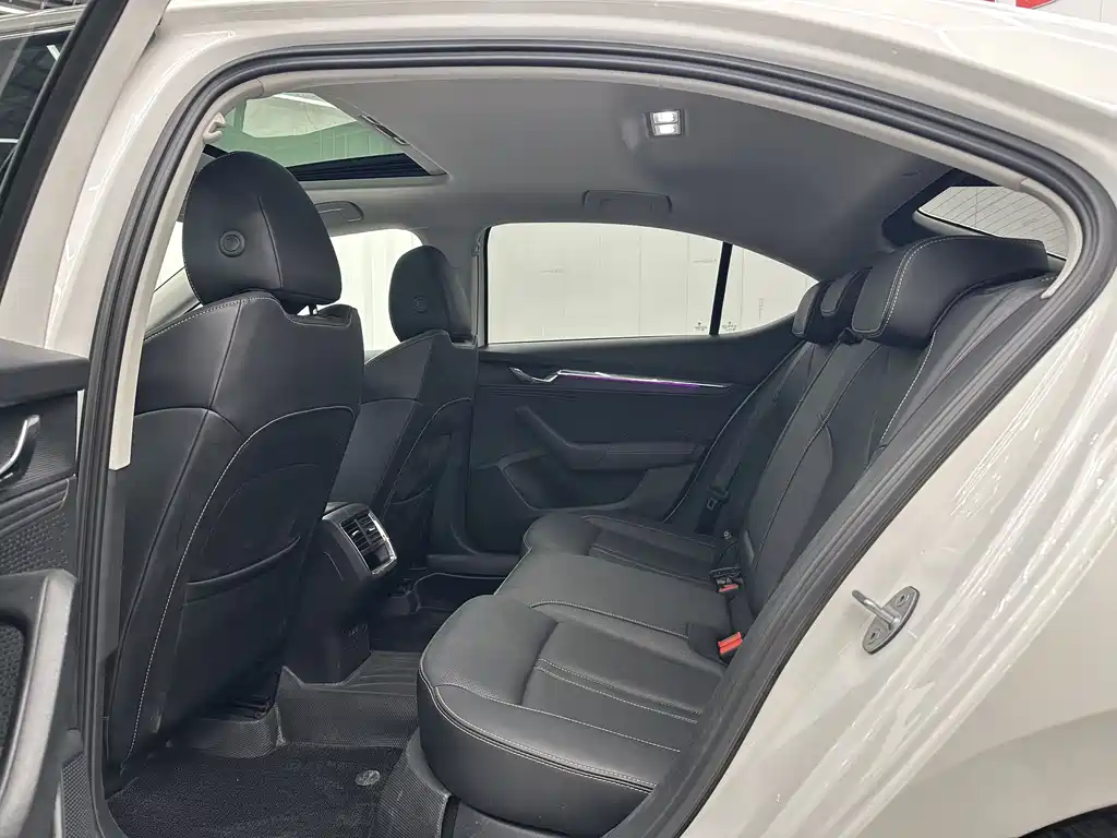 Škoda Octavia 2022 PRO TSI280 Luxury Edition 2022 - thumbnail 5