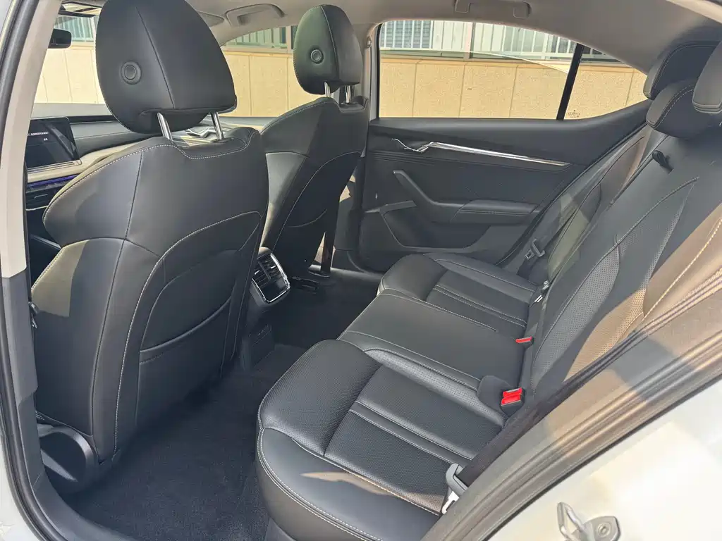 Škoda Octavia 2023 PRO TSI280 Luxury Edition 2023 - thumbnail 4