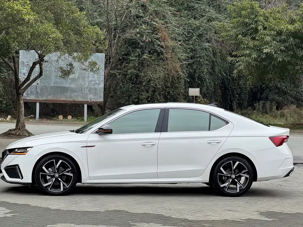 Škoda Octavia 2022 PRO TSI280 Luxury Edition 2023 - thumbnail 3