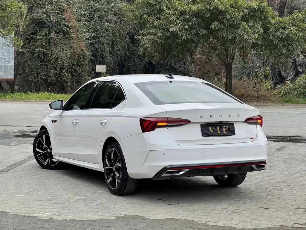 Škoda Octavia 2022 PRO TSI280 Luxury Edition 2023 - thumbnail 4