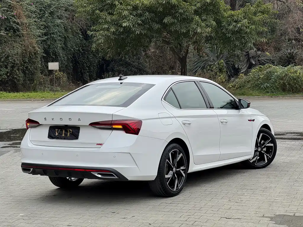 Škoda Octavia 2022 PRO TSI280 Luxury Edition 2023 - thumbnail 6