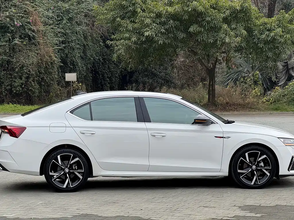 Škoda Octavia 2022 PRO TSI280 Luxury Edition 2023 - thumbnail 7