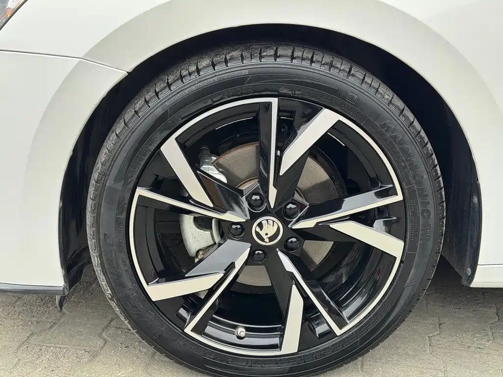 Škoda Octavia 2022 PRO TSI280 Luxury Edition 2023 - thumbnail 9