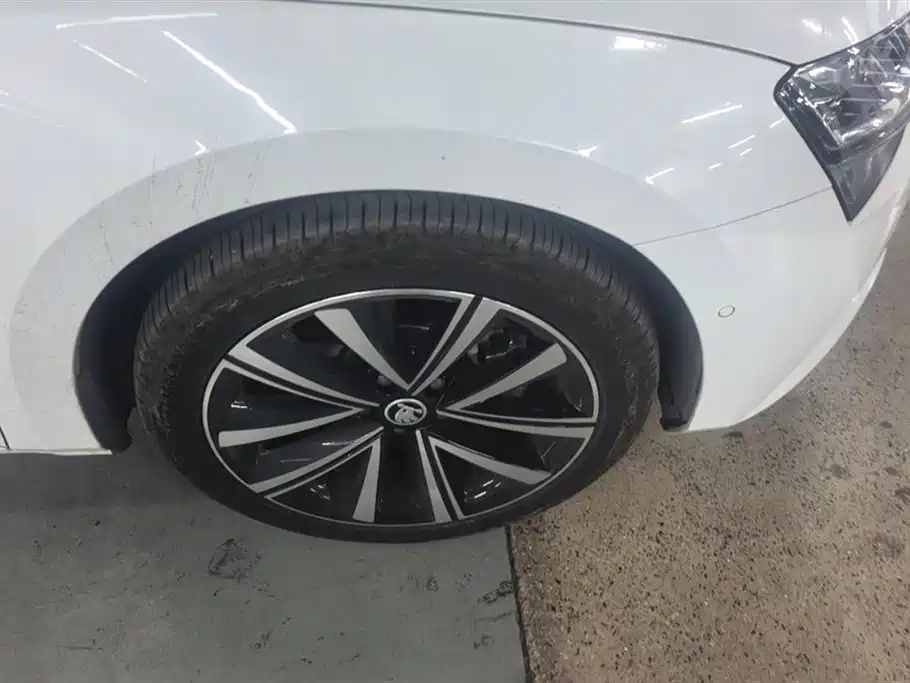 Škoda Superb 2025 TSI280 DSG Premium Edition 2025 - thumbnail 6