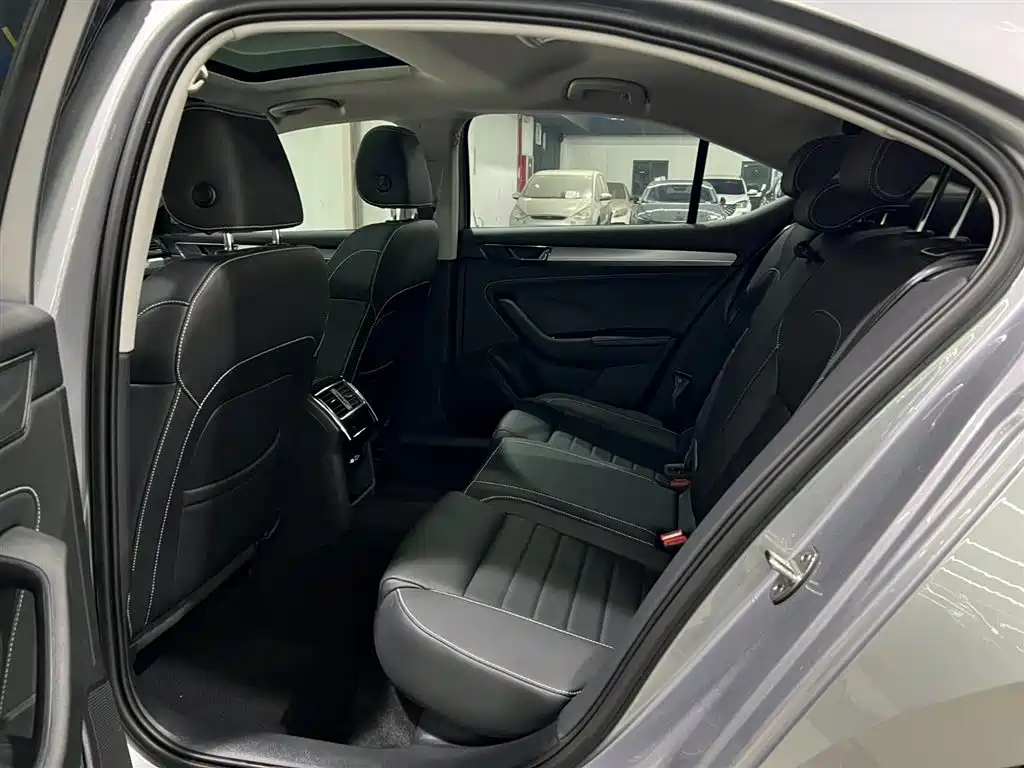 Škoda Superb 2024 TSI280 DSG Premium Edition 2024 - thumbnail 12