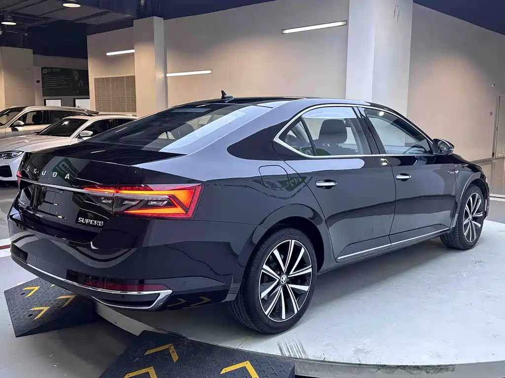 Škoda Superb 2023 Facelift TSI280 DSG Premium Edition 2023 - thumbnail 2