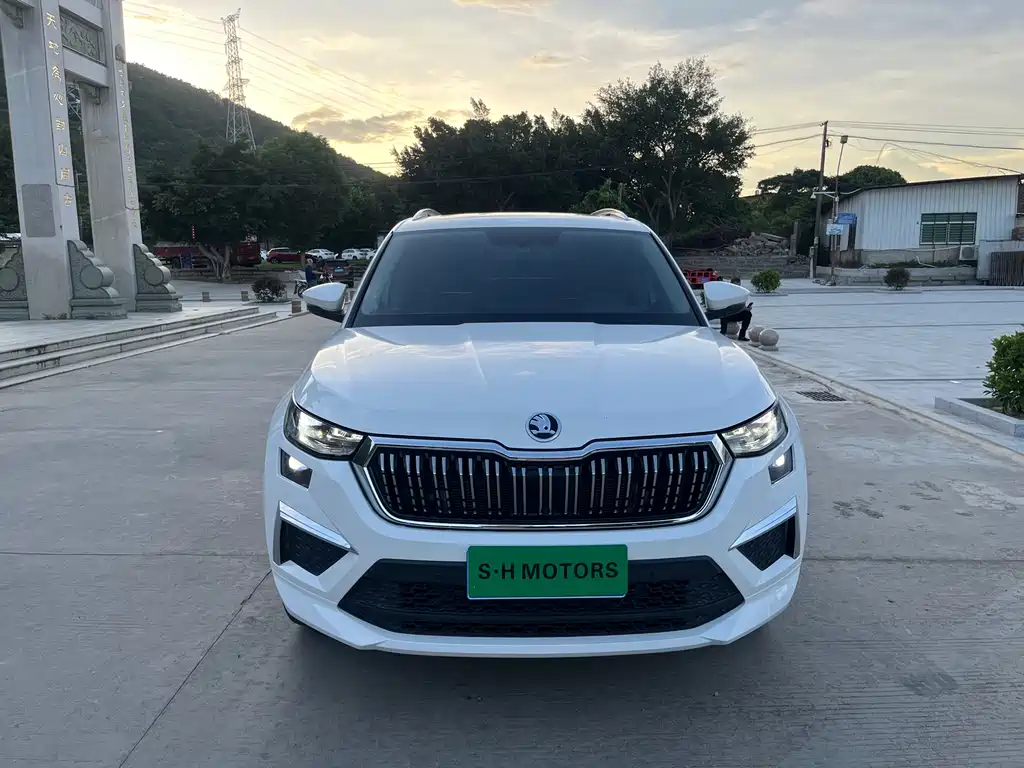 Skoda Kodiaq 2022 TSI330 7-seat FWD Luxury Edition 2023 - thumbnail 2