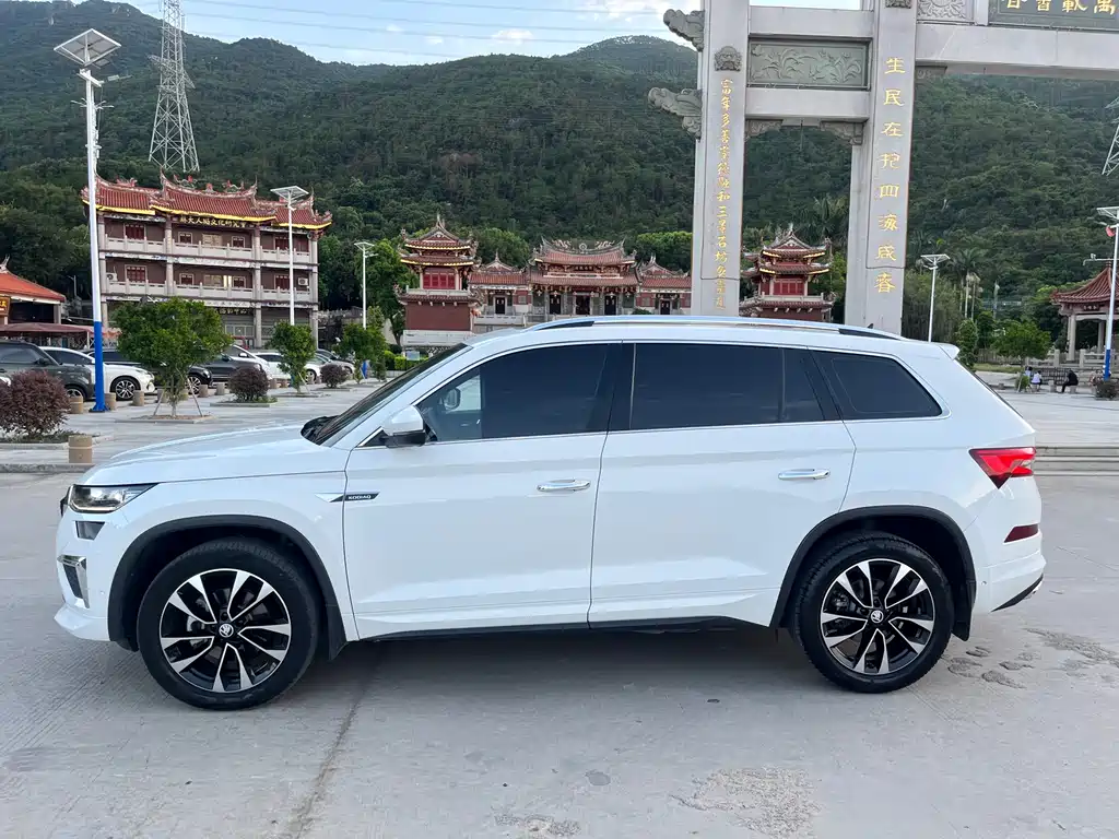 Skoda Kodiaq 2022 TSI330 7-seat FWD Luxury Edition 2023 - thumbnail 6