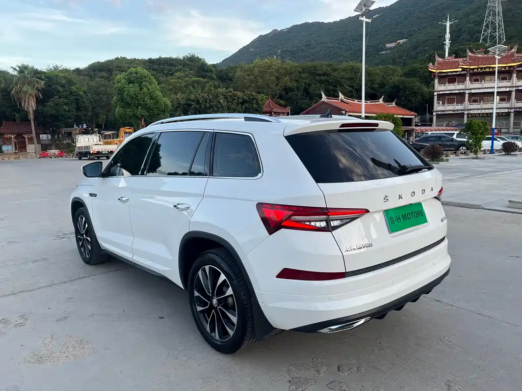Skoda Kodiaq 2022 TSI330 7-seat FWD Luxury Edition 2023 - thumbnail 7