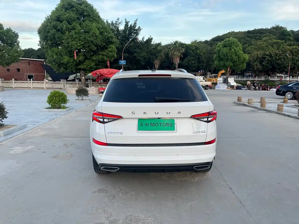 Skoda Kodiaq 2022 TSI330 7-seat FWD Luxury Edition 2023 - thumbnail 8