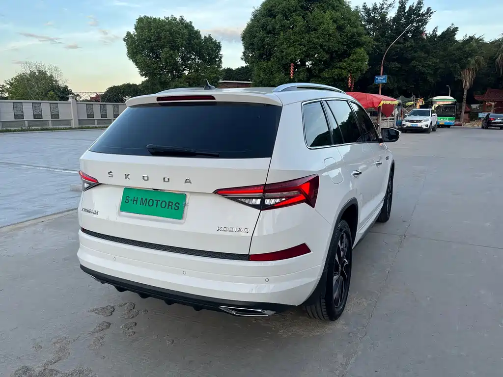 Skoda Kodiaq 2022 TSI330 7-seat FWD Luxury Edition 2023 - thumbnail 9