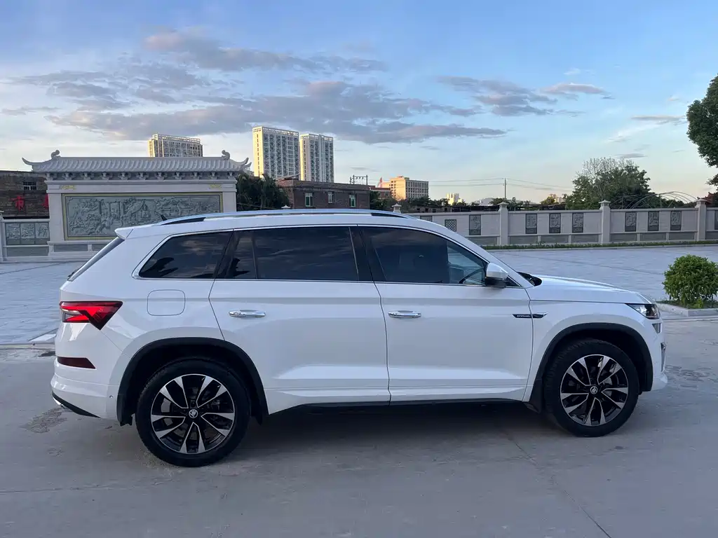 Skoda Kodiaq 2022 TSI330 7-seat FWD Luxury Edition 2023 - thumbnail 10