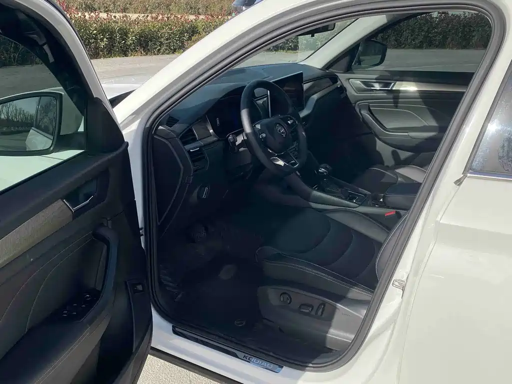 Skoda Kodiaq 2022 TSI330 7-seat FWD Luxury Edition 2022 - thumbnail 4