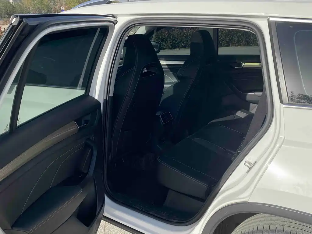 Skoda Kodiaq 2022 TSI330 7-seat FWD Luxury Edition 2022 - thumbnail 6