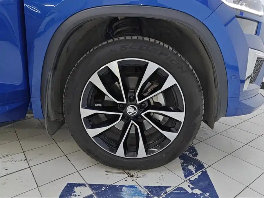 Skoda Kodiaq 2022 TSI330 7-seat FWD Luxury Edition 2022 - thumbnail 6