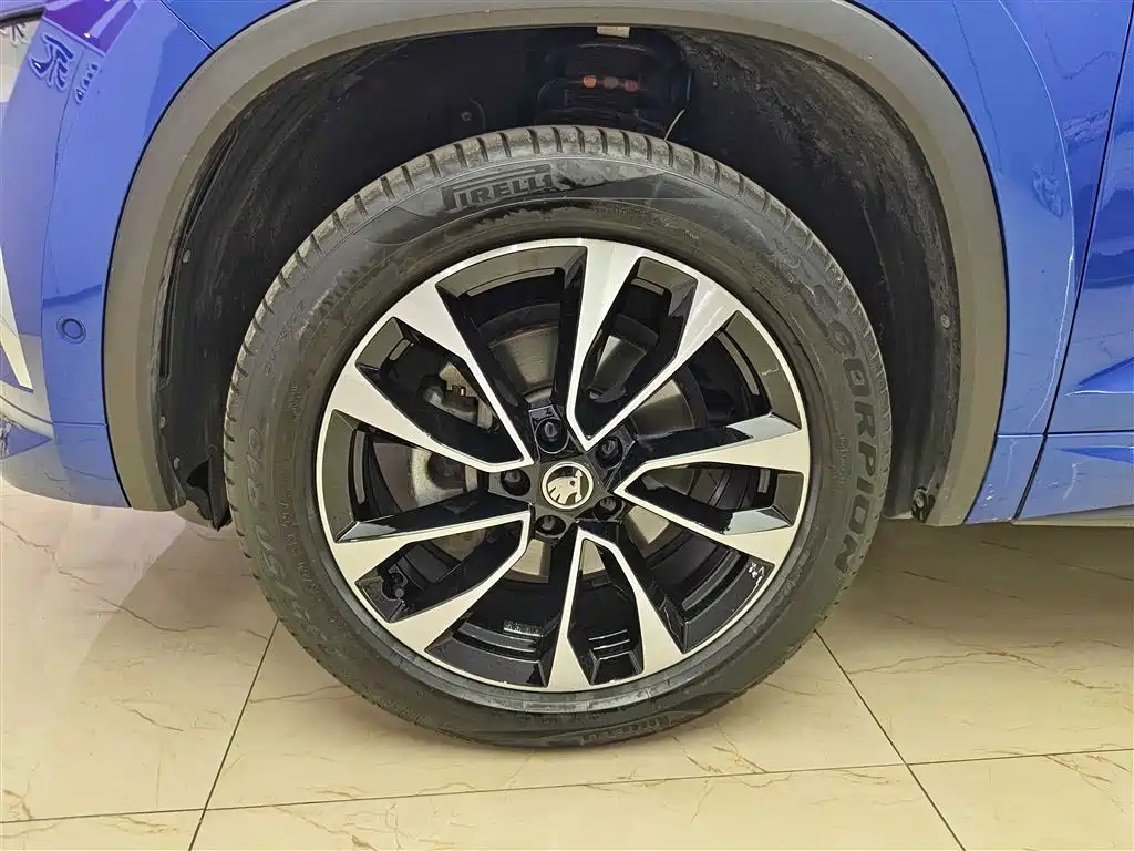 Skoda Kodiaq 2022 TSI330 7-seat FWD Luxury Edition 2022 - thumbnail 8
