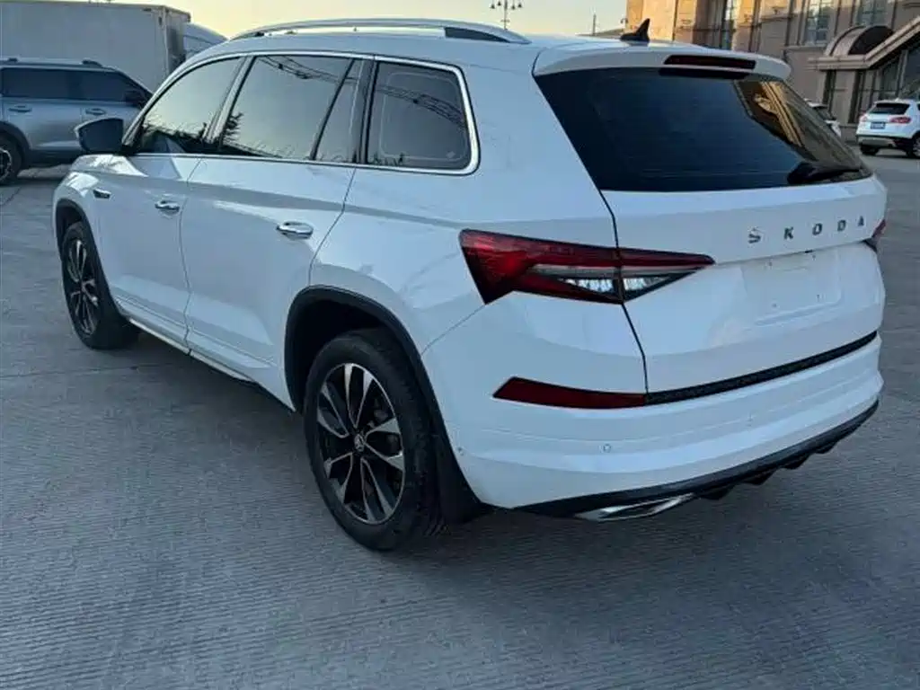 Skoda Kodiaq 2022 Facelift TSI330 5-seat FWD Luxury Edition 2022 - thumbnail 6