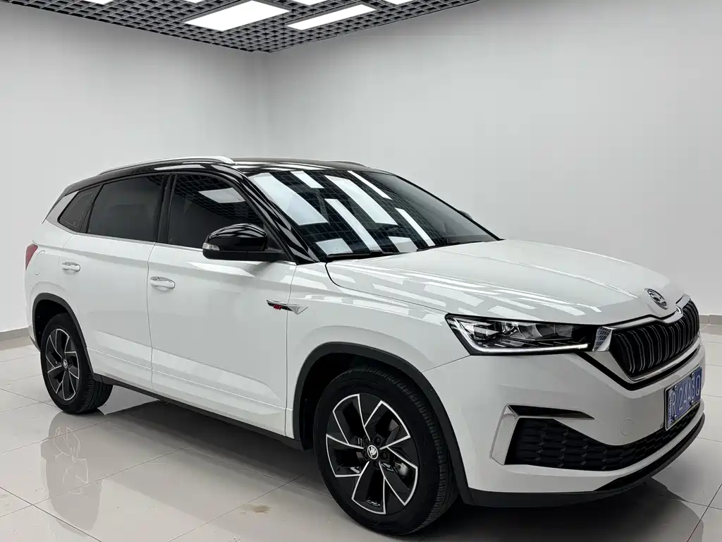 Škoda Kamiq 2023 Facelift GT 1.5L Automatic Premium Edition 2023 - thumbnail 3