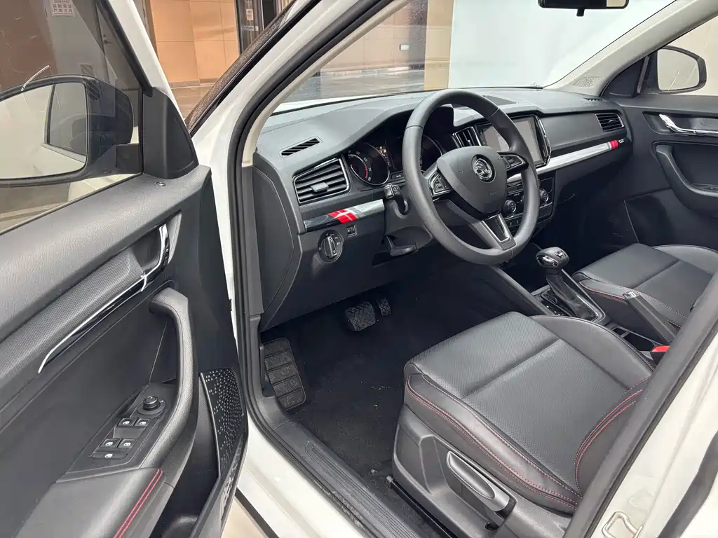 Škoda Kamiq 2023 Facelift GT 1.5L Automatic Premium Edition 2023 - thumbnail 10