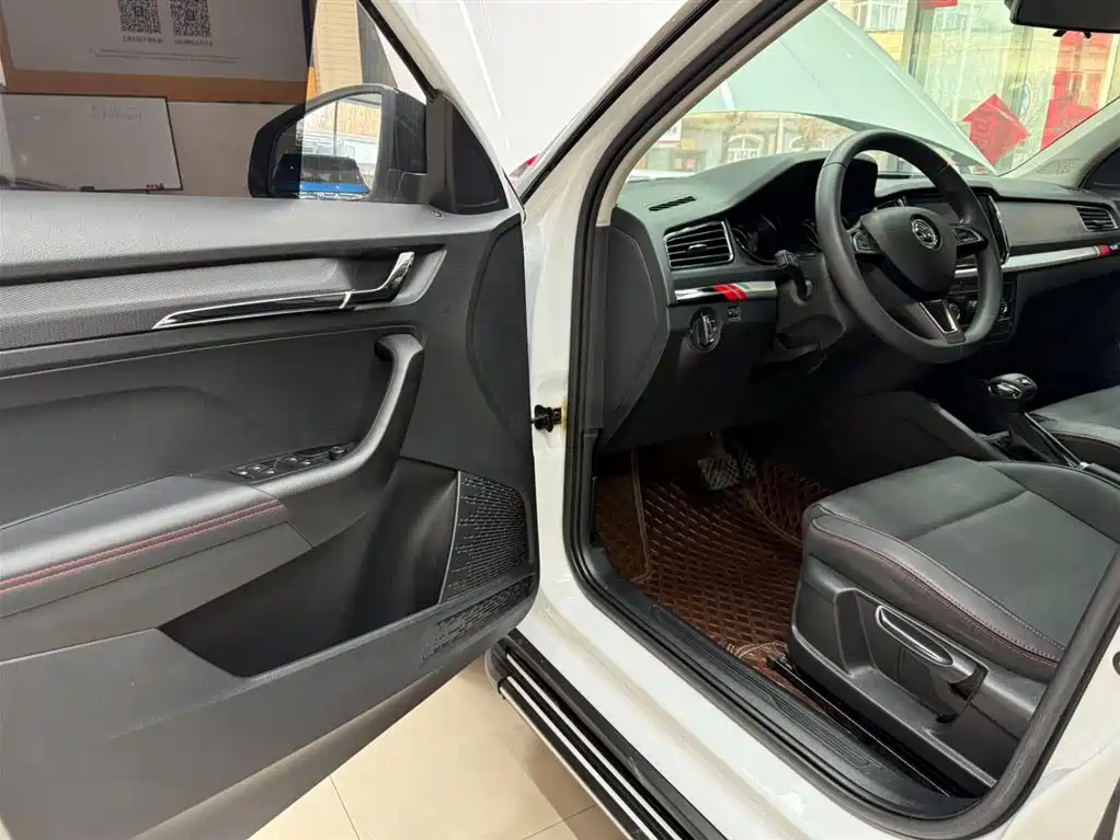 Škoda Kamiq 2023 Facelift GT 1.5L Automatic Premium Edition 2024 - thumbnail 8