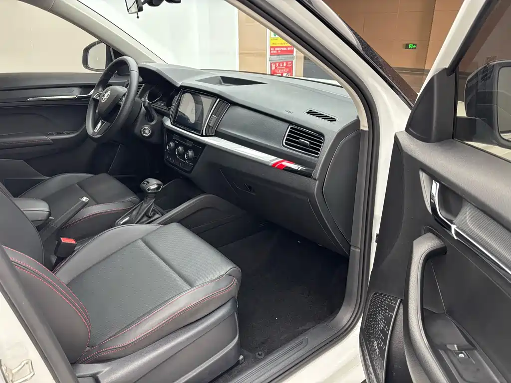 Škoda Kamiq 2023 Facelift GT 1.5L Automatic Premium Edition 2023 - thumbnail 12