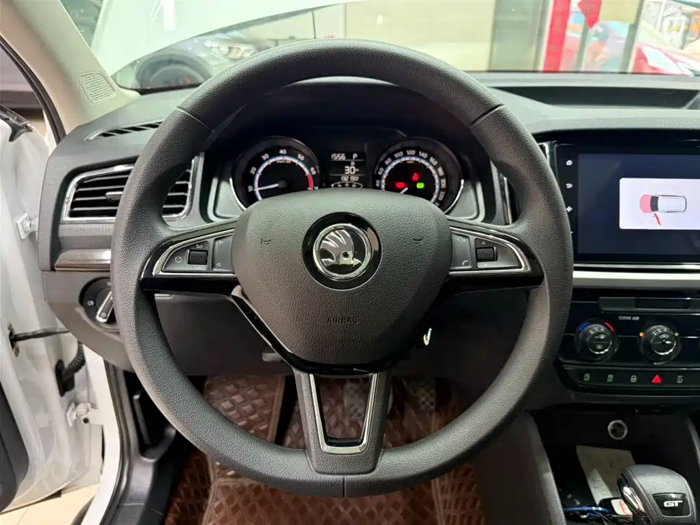 Škoda Kamiq 2023 Facelift GT 1.5L Automatic Premium Edition 2024 - thumbnail 11