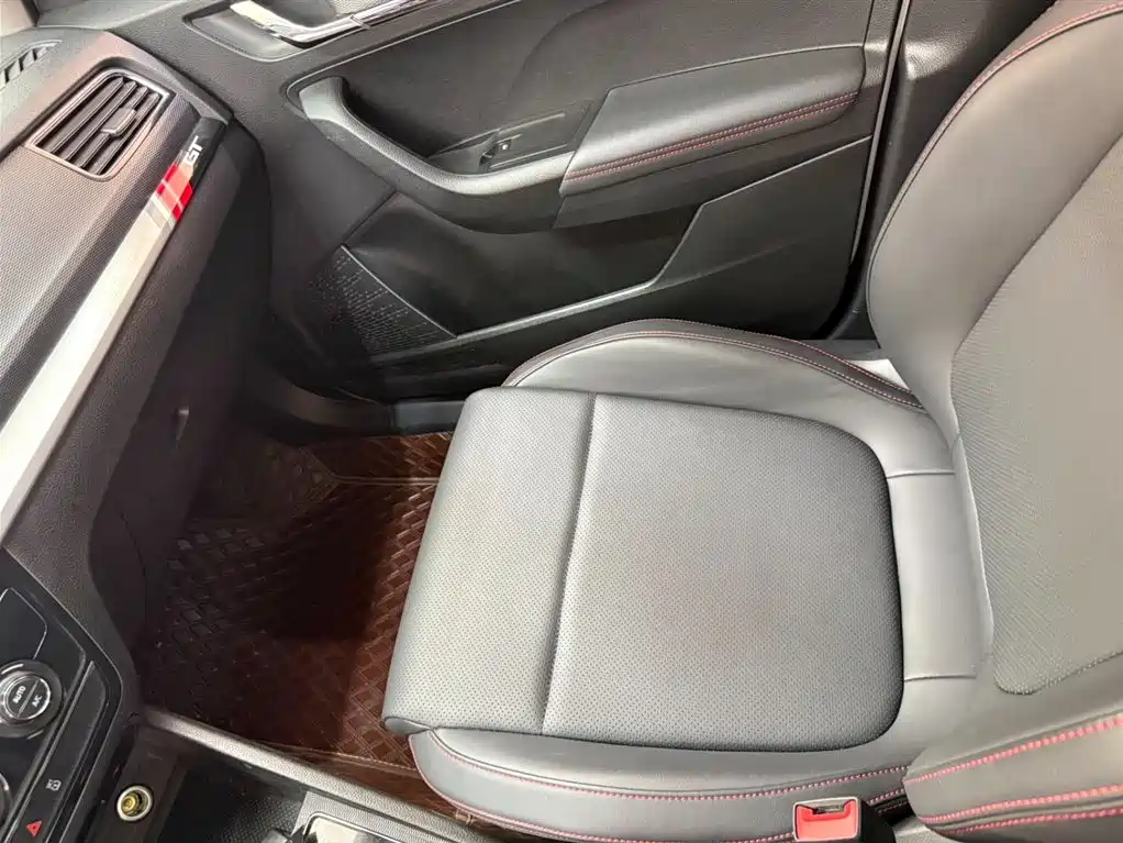 Škoda Kamiq 2023 Facelift GT 1.5L Automatic Premium Edition 2024 - thumbnail 13