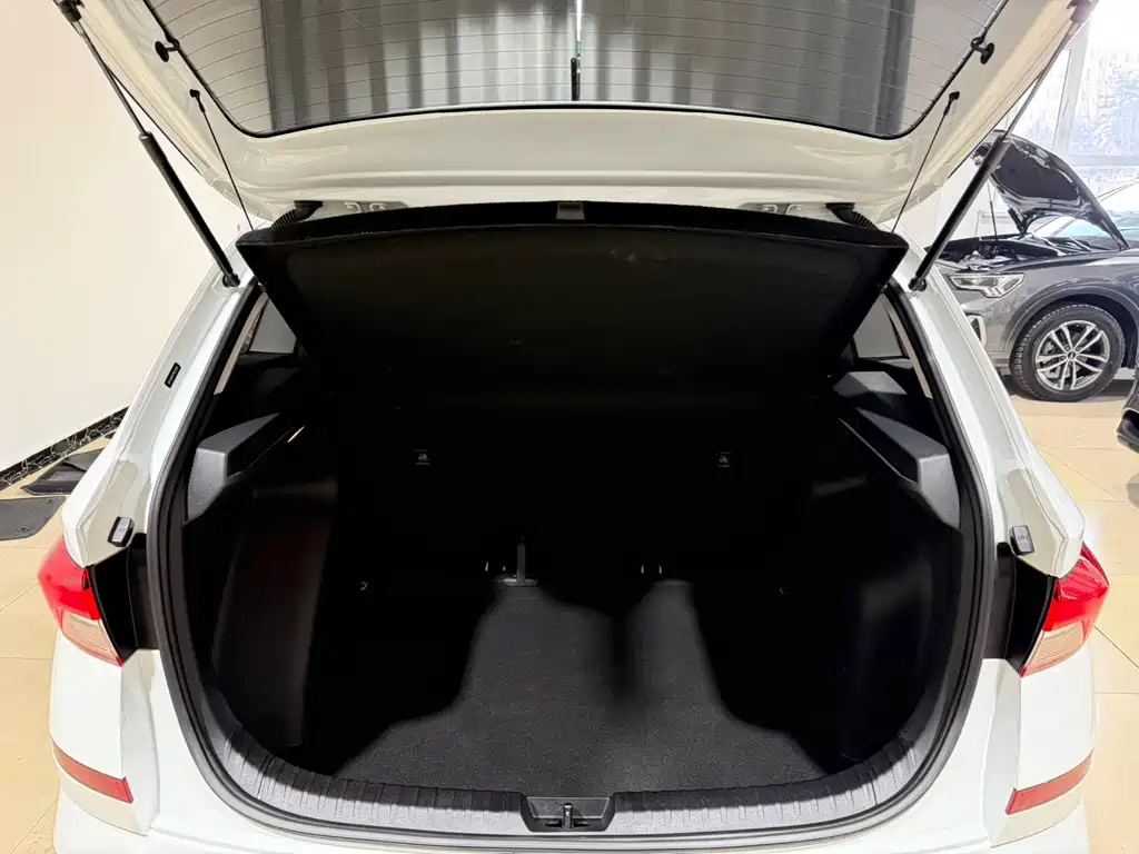 Skoda Kamiq 2023 1.5L Automatic Comfort Edition 2023 - thumbnail 25