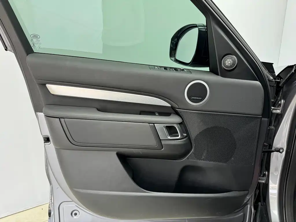 Land Rover Discovery 2020 2.0T 30th Anniversary Special Edition 2020 - thumbnail 8