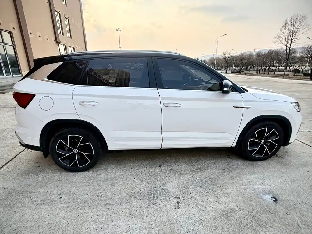 Škoda Kamiq 2023 GT 1.5L Automatic Premium Edition 2022 - thumbnail 7