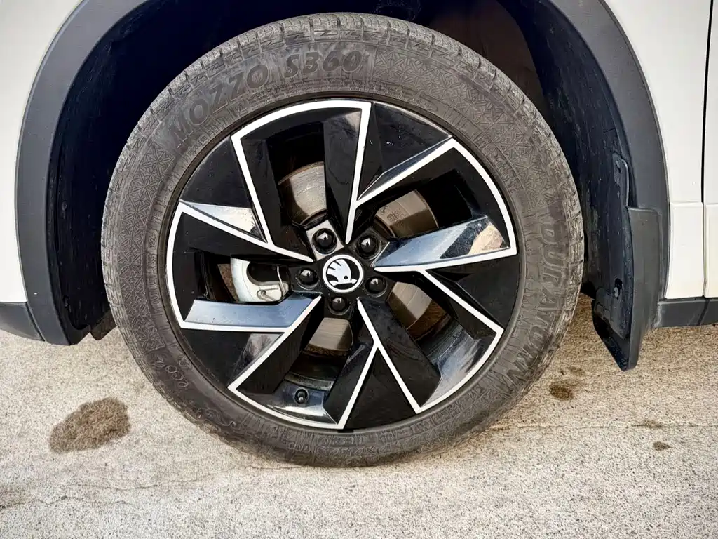 Škoda Kamiq 2023 GT 1.5L Automatic Premium Edition 2022 - thumbnail 9