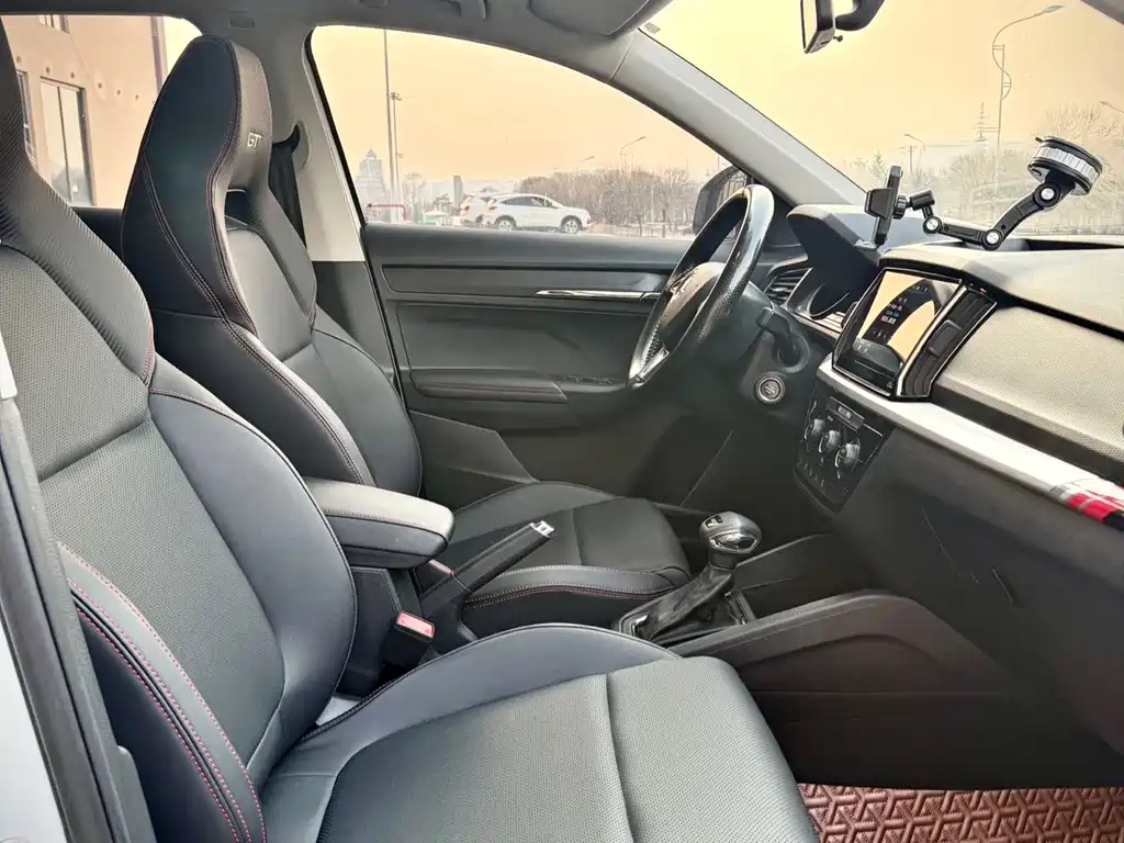 Škoda Kamiq 2023 GT 1.5L Automatic Premium Edition 2022 - thumbnail 13