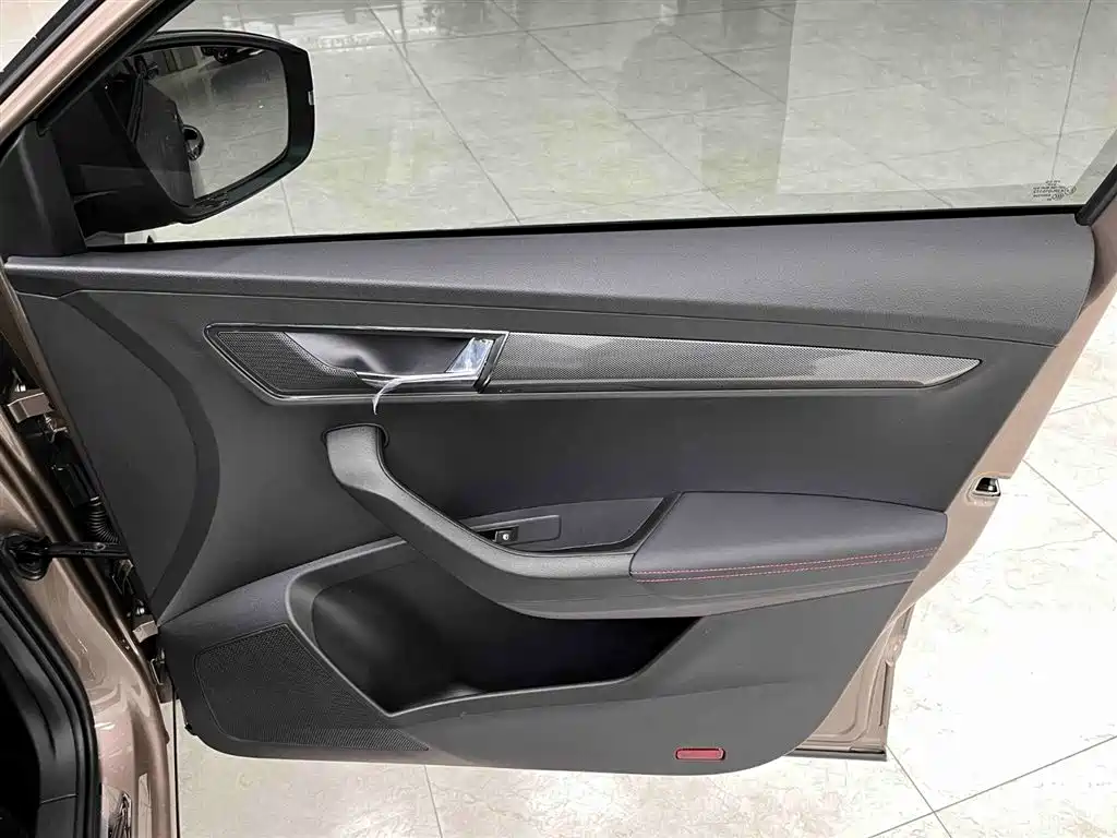 Skoda Karoq 2025 TSI280 Luxury Edition 2025 - thumbnail 12