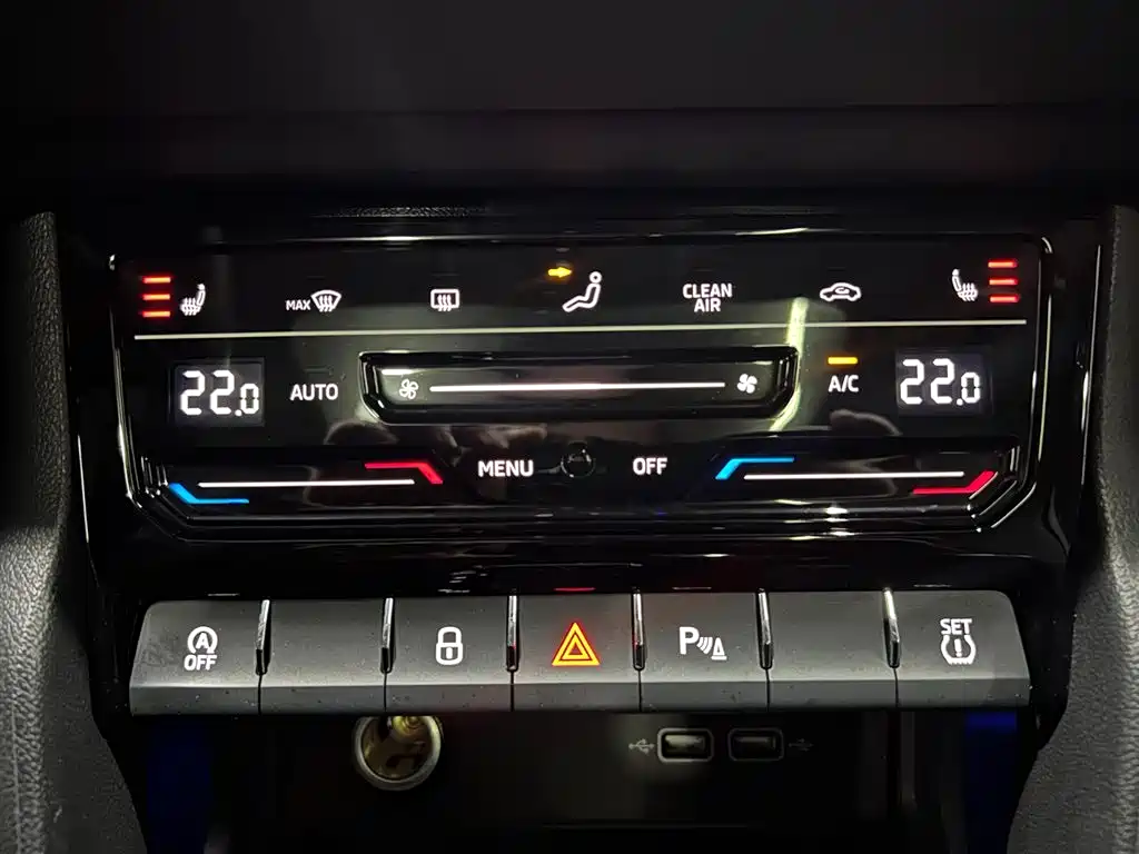 Škoda Karoq 2023 TSI280 Premium Edition 2023 - thumbnail 17