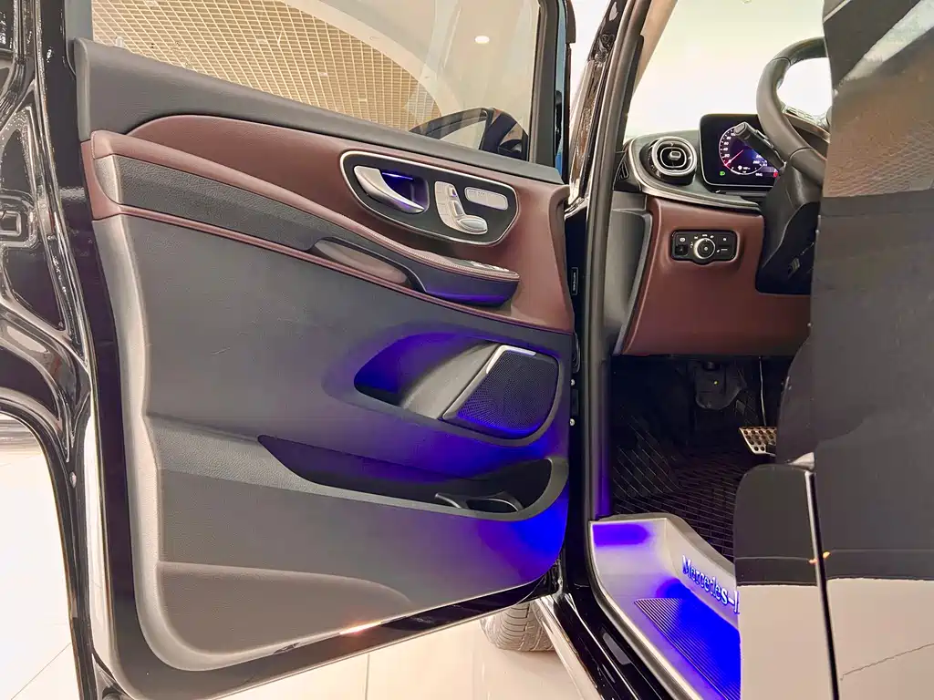 Mercedes-Benz Mercedes-Benz V-Class 2024 V 300 Exclusive Edition 2025 - thumbnail 22
