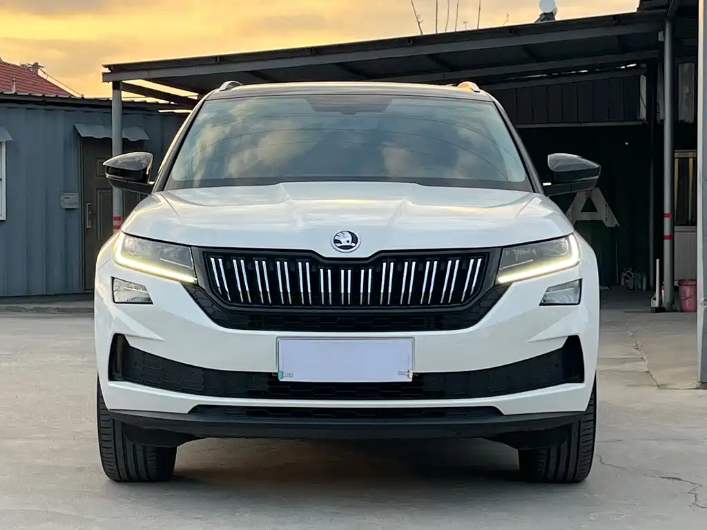 Skoda Kodiaq GT 2022 TSI330 FWD Luxury Edition 2023 - thumbnail 2