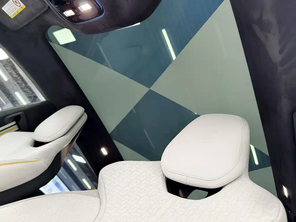 Lotus Sports Car EMEYA 2025 Lotus First Edition Limited 2026 - thumbnail 9