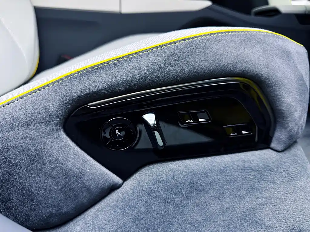 Lotus Sports Car EMEYA 2026 900 4-Door 2026 - thumbnail 24