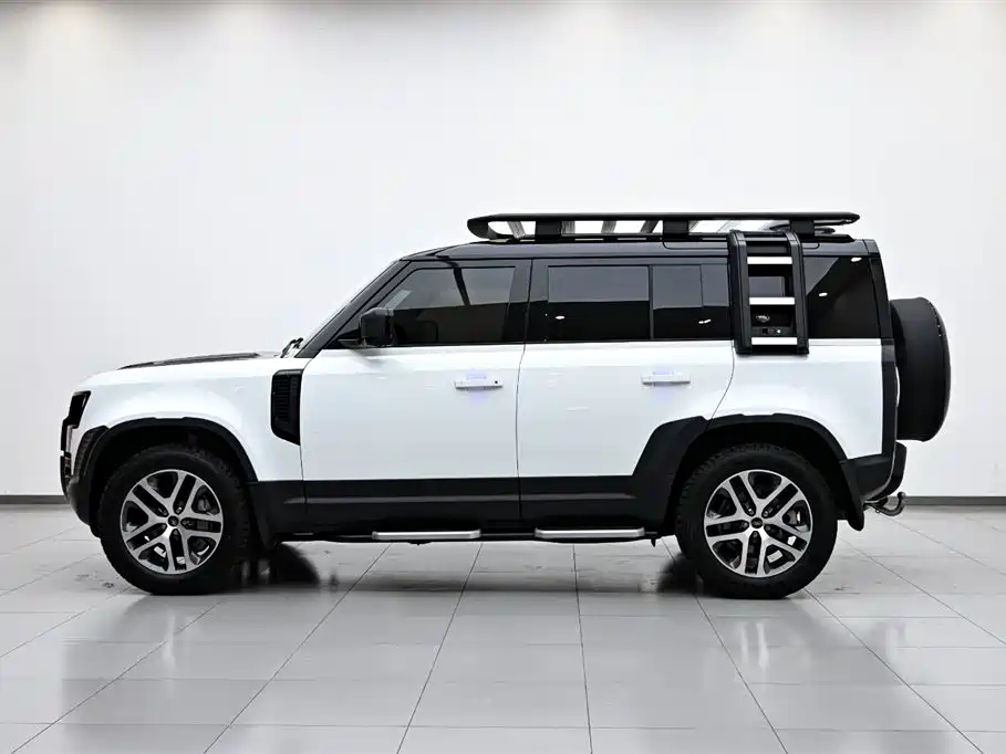 Land Rover Land Rover Defender 2024 110 3.0T P400 Dark Edition 2024 - thumbnail 5