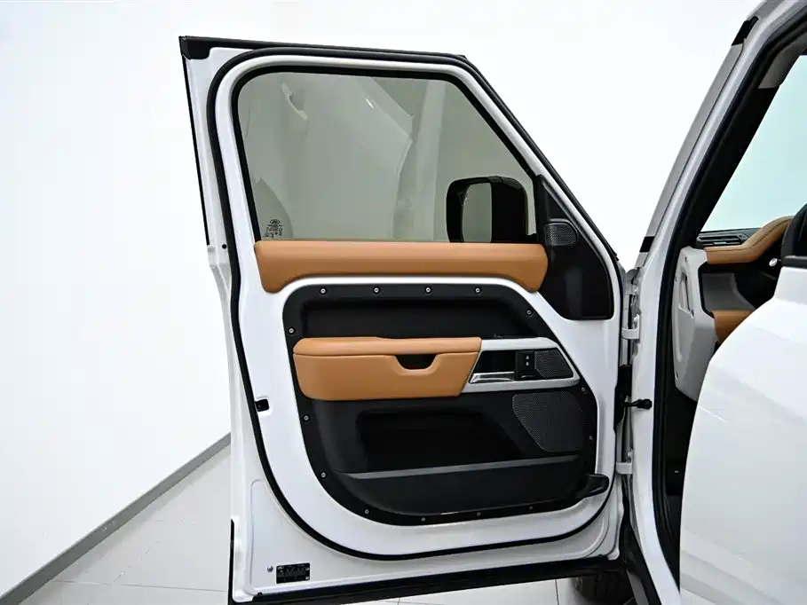 Land Rover Land Rover Defender 2024 110 3.0T P400 Dark Edition 2024 - thumbnail 19