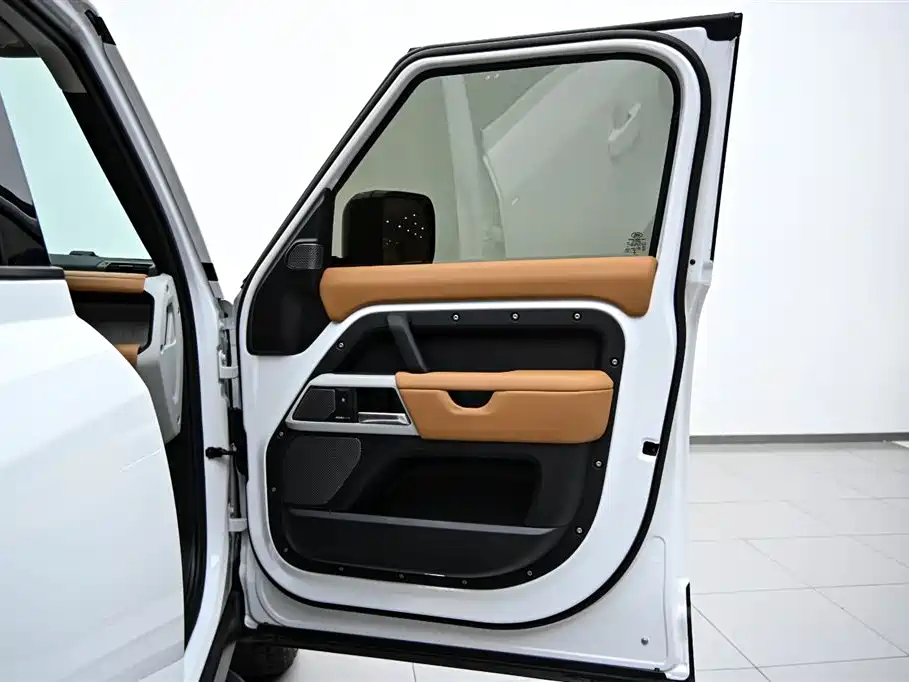 Land Rover Land Rover Defender 2024 110 3.0T P400 Dark Edition 2024 - thumbnail 20