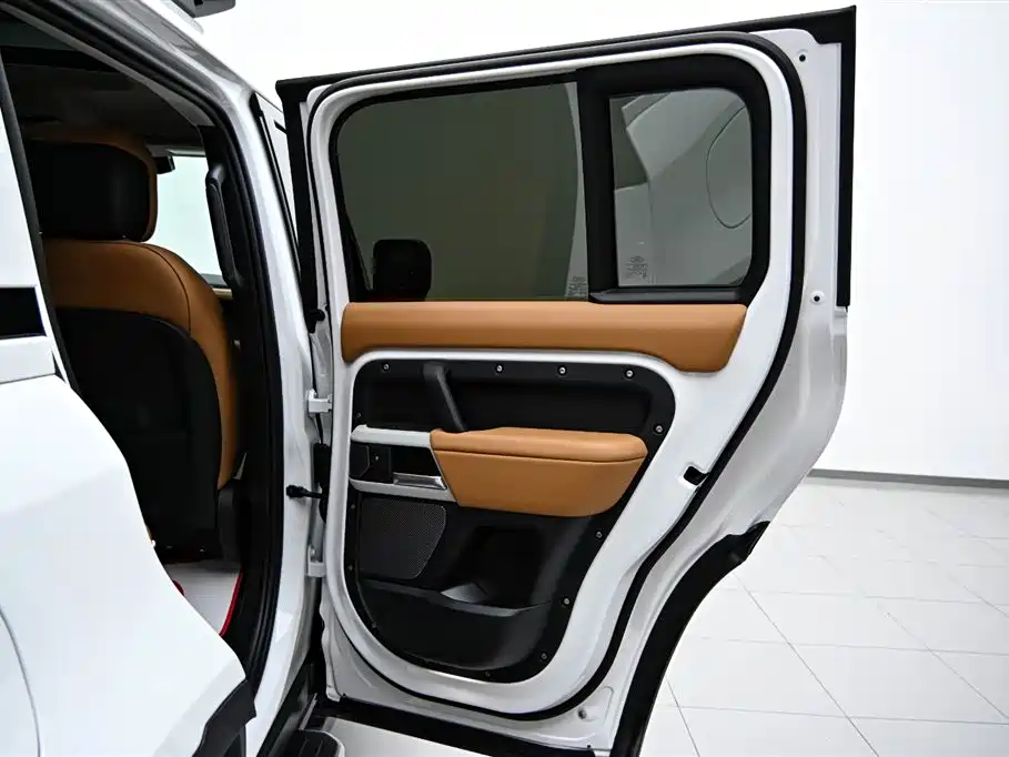 Land Rover Land Rover Defender 2024 110 3.0T P400 Dark Edition 2024 - thumbnail 21