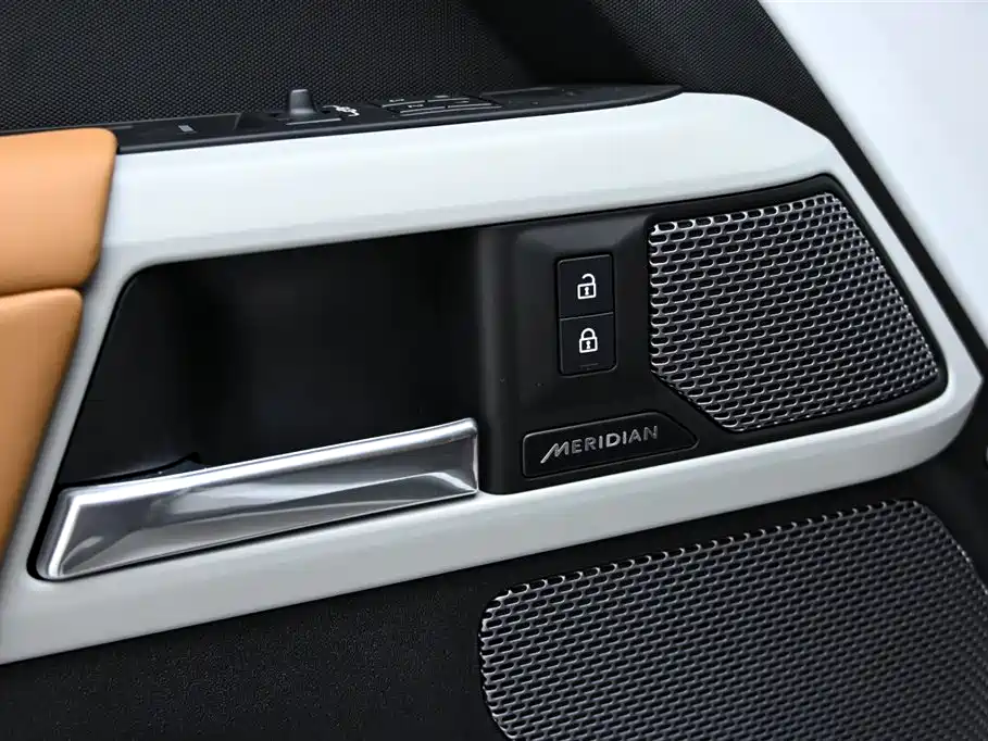 Land Rover Land Rover Defender 2024 110 3.0T P400 Dark Edition 2024 - thumbnail 26