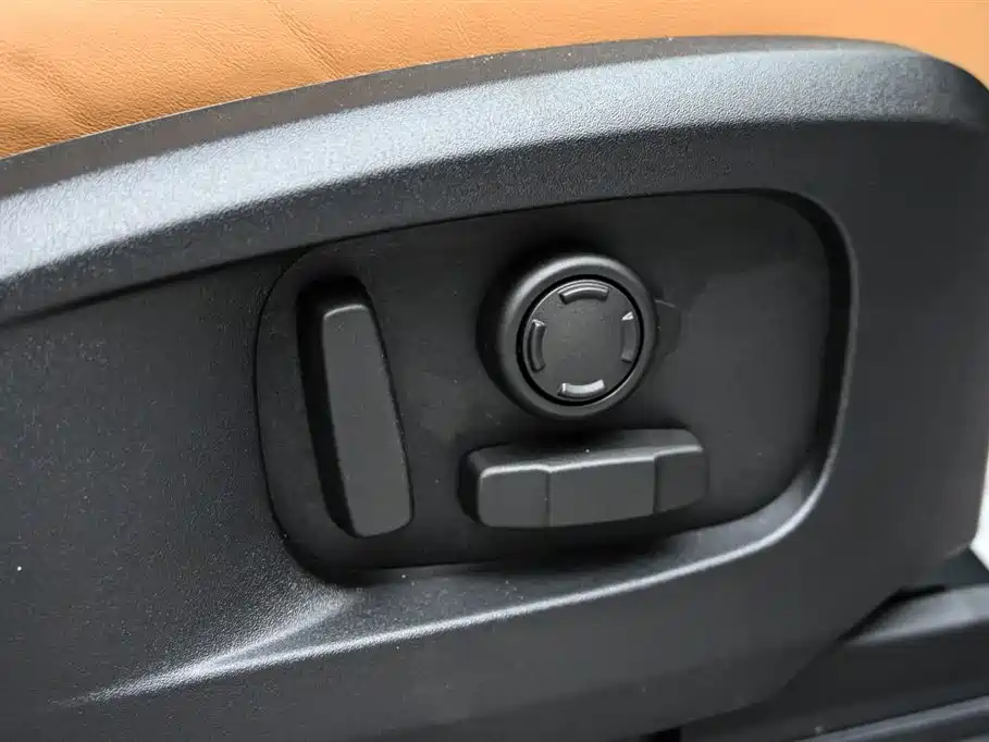 Land Rover Land Rover Defender 2024 110 3.0T P400 Dark Edition 2024 - thumbnail 30